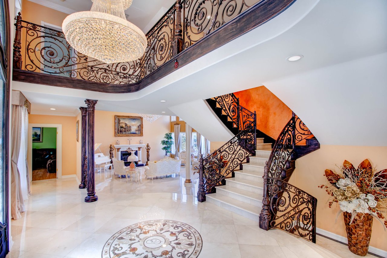 11131 Mountcastle Dr. Studio City, CA