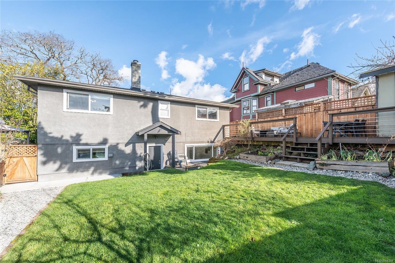 755 Connaught Rd