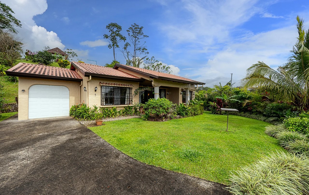 Lake View Family Home, Lake Arenal, Alajuela