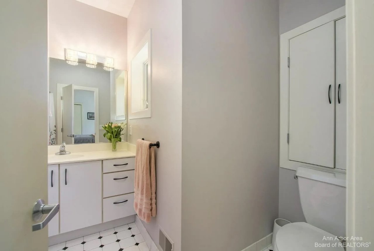 2566 Thornapple Drive, Ann Arbor, MI 48103