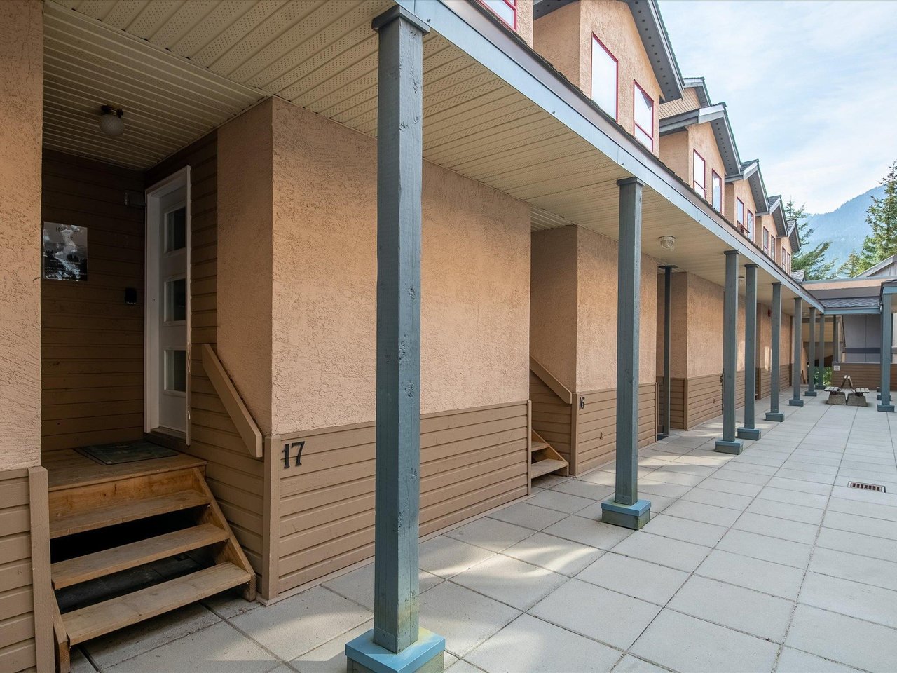17-2101 Whistler Rd