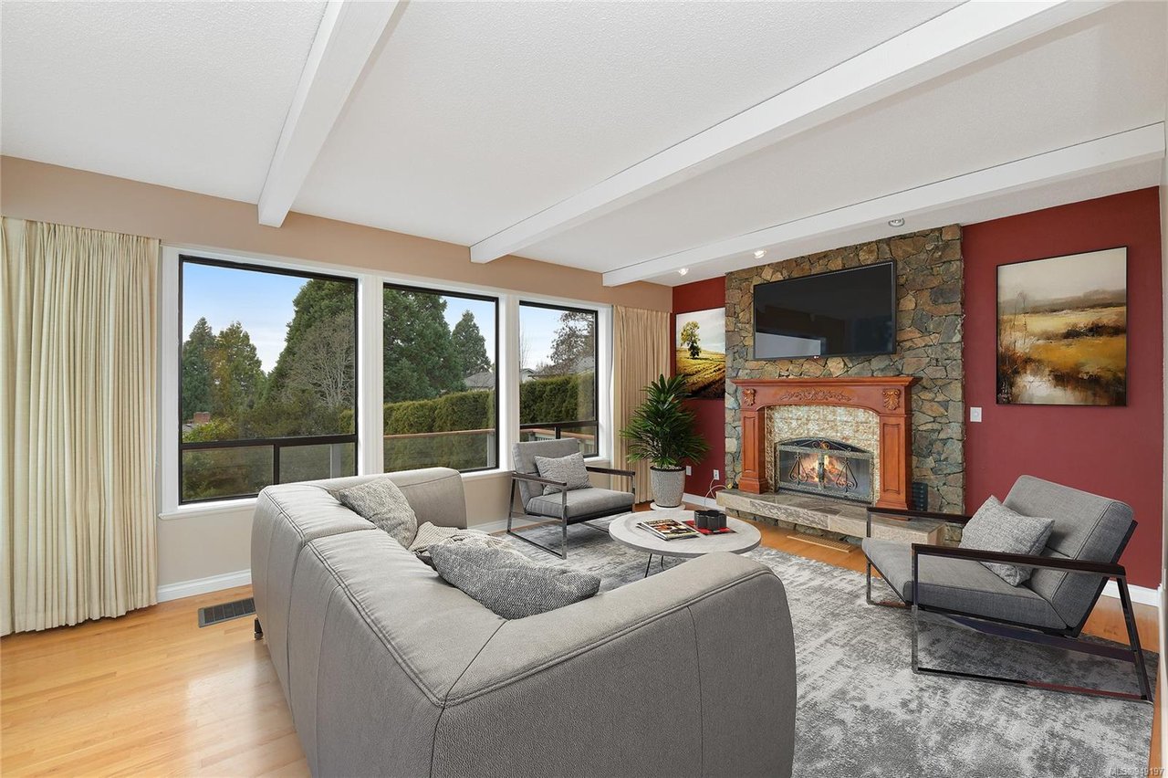 879 Denford Cres