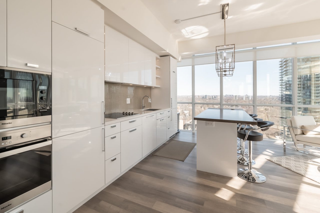 The Yorkville Condos | Sun filled Yorkville Residence