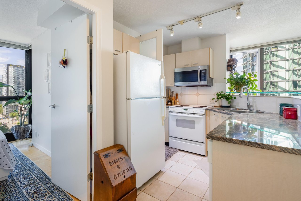 705-1331 Alberni St