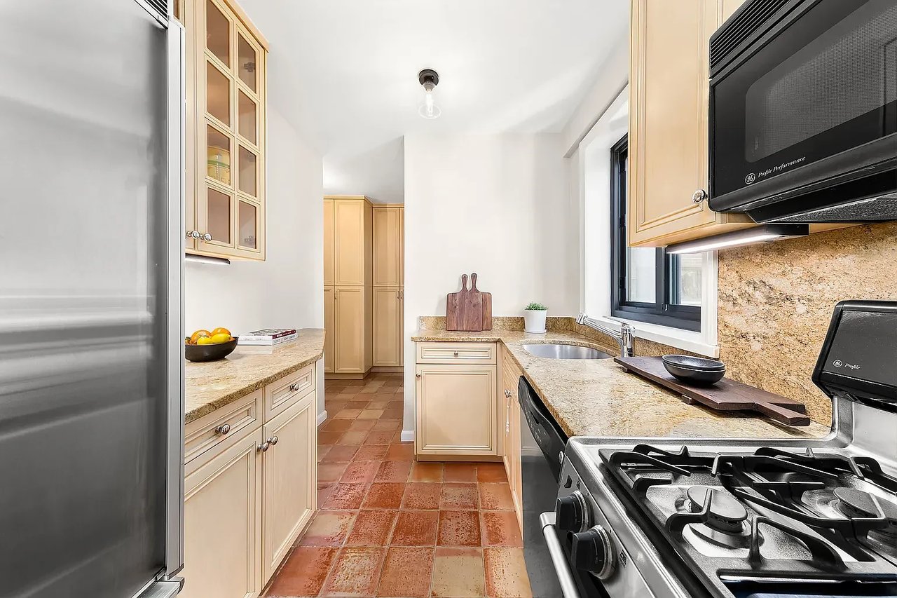 1725 York Avenue, Unit 14B