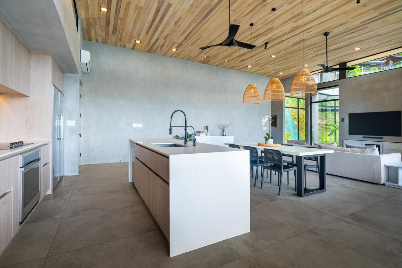 Solar Powered Ocean View Residence, Ojochal, Puntarenas