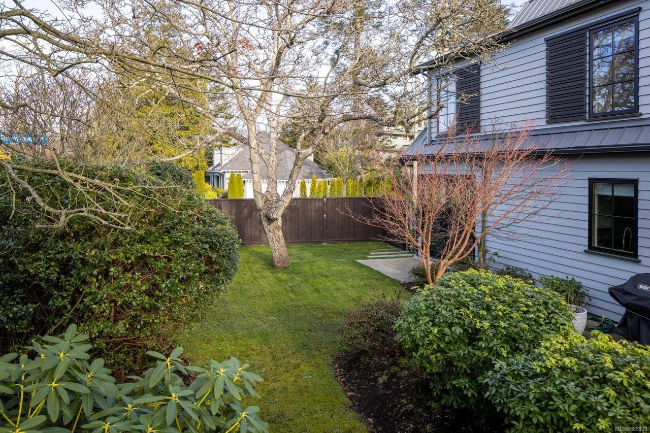 2001 Runnymede Ave