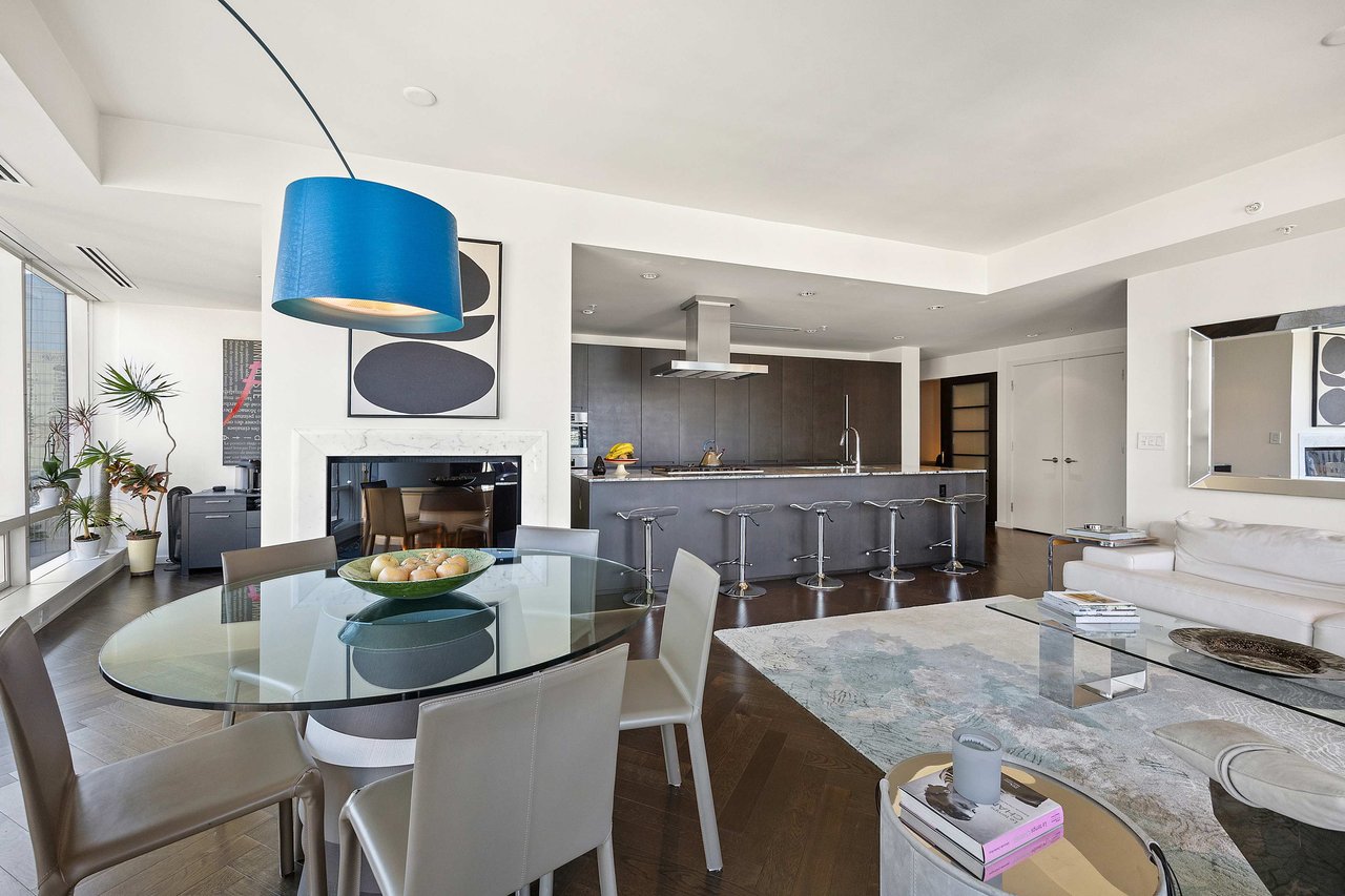 Suite 3006- 180 University Avenue