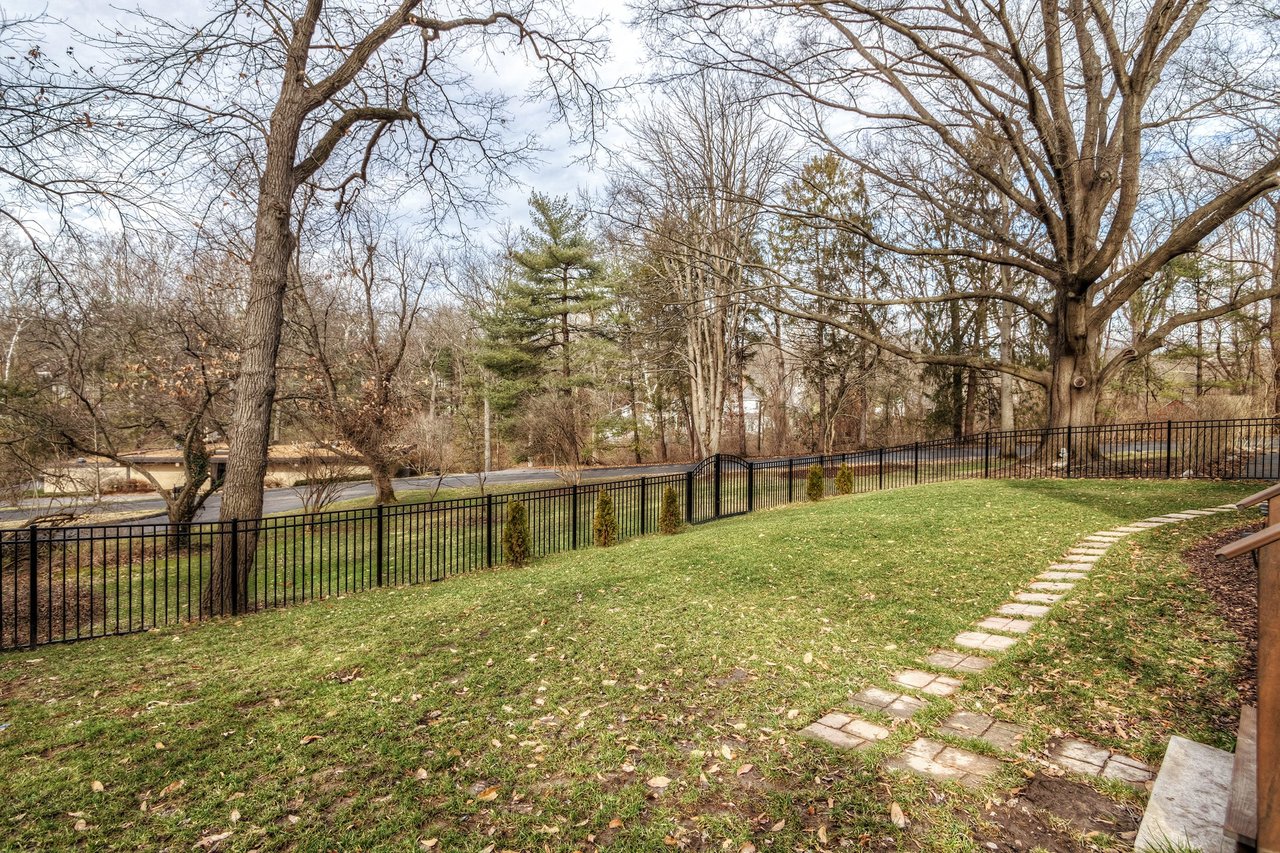 Sophisticated & Stylish in Charming Ladue