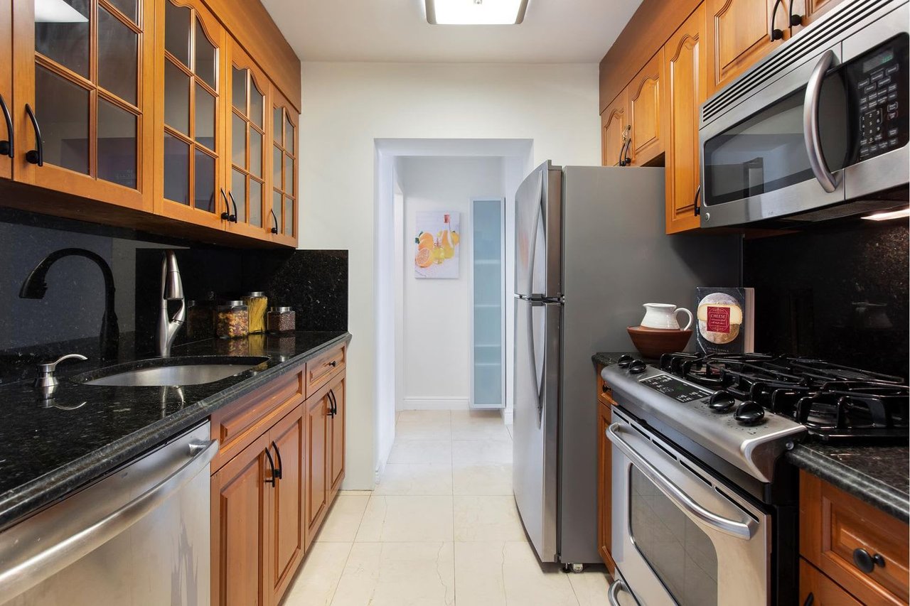 224 E 52nd St Unit 10
