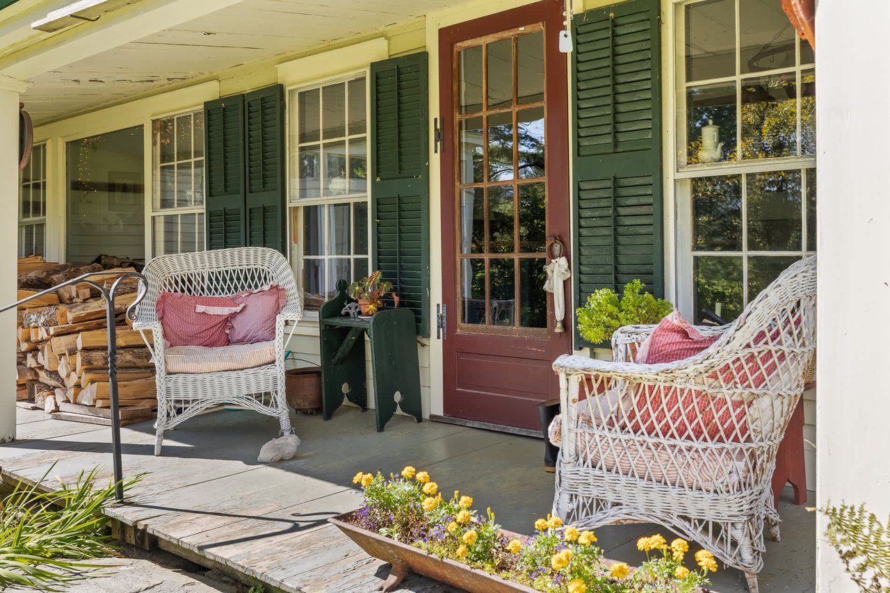 Charming Londonderry Farmhouse