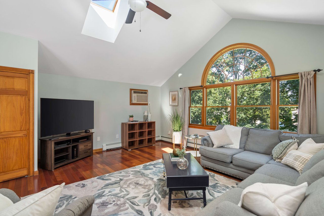 6 Hillside Avenue