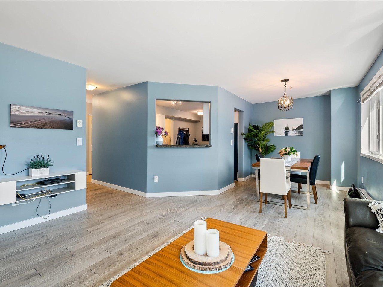 102-1460 Pemberton Ave