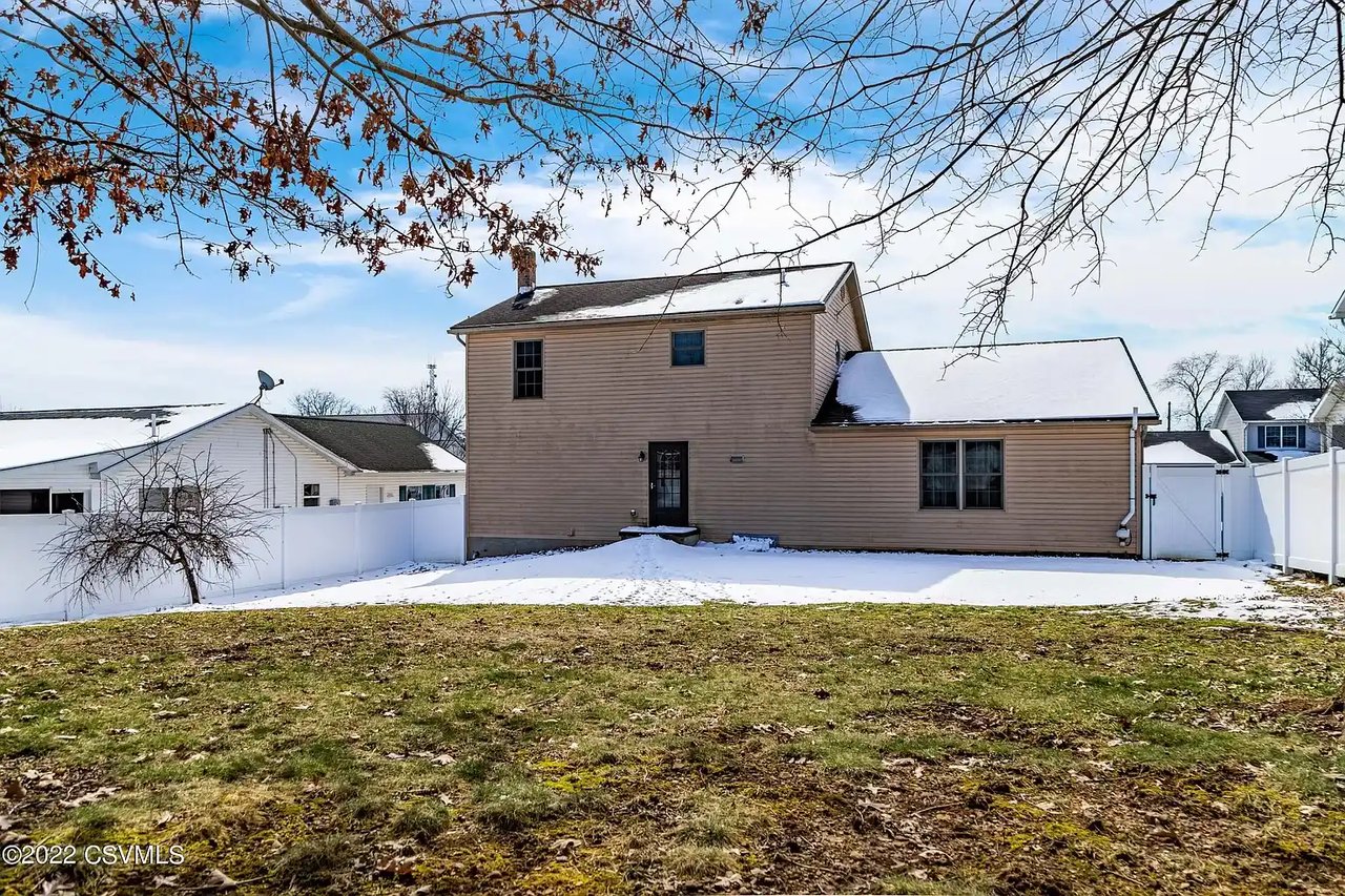 16 Meadow Ln