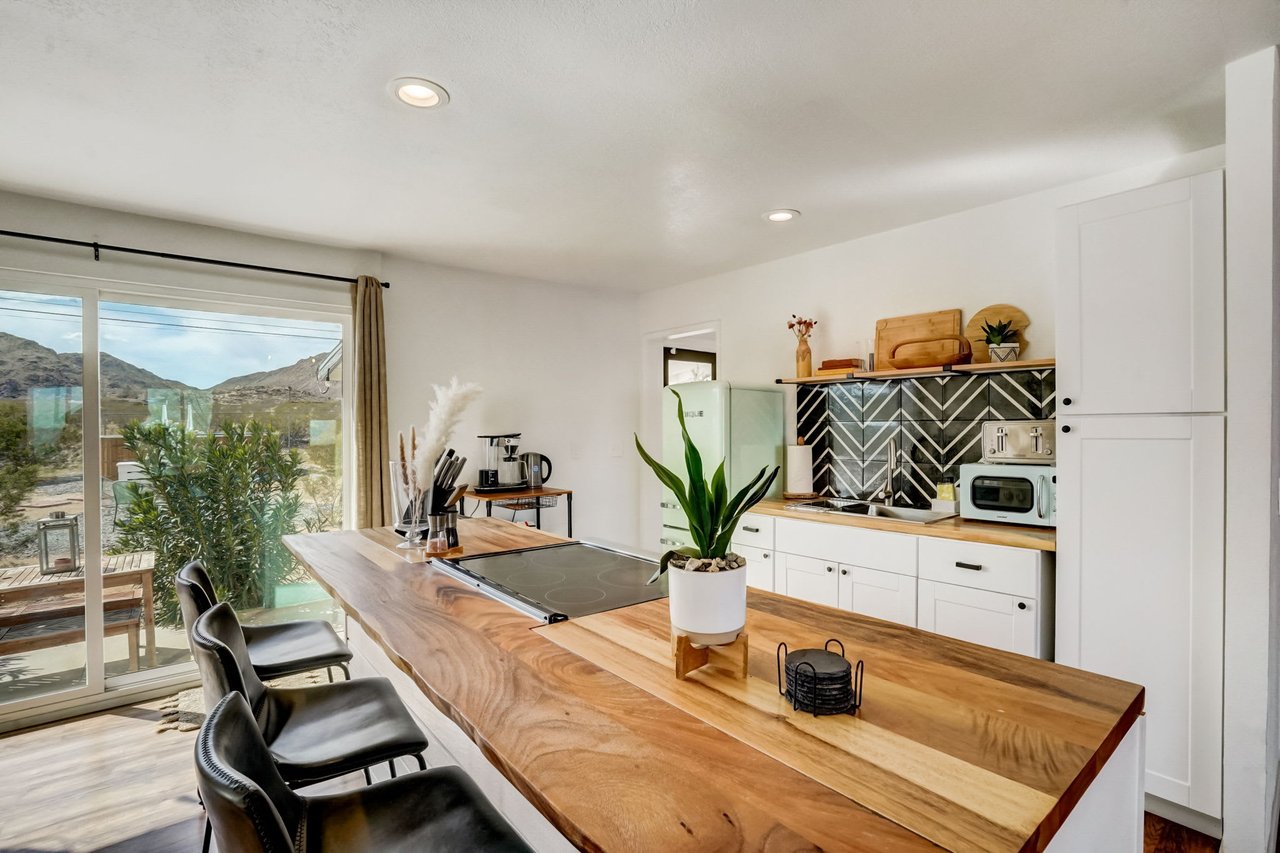 4774 Avenida Del Sol