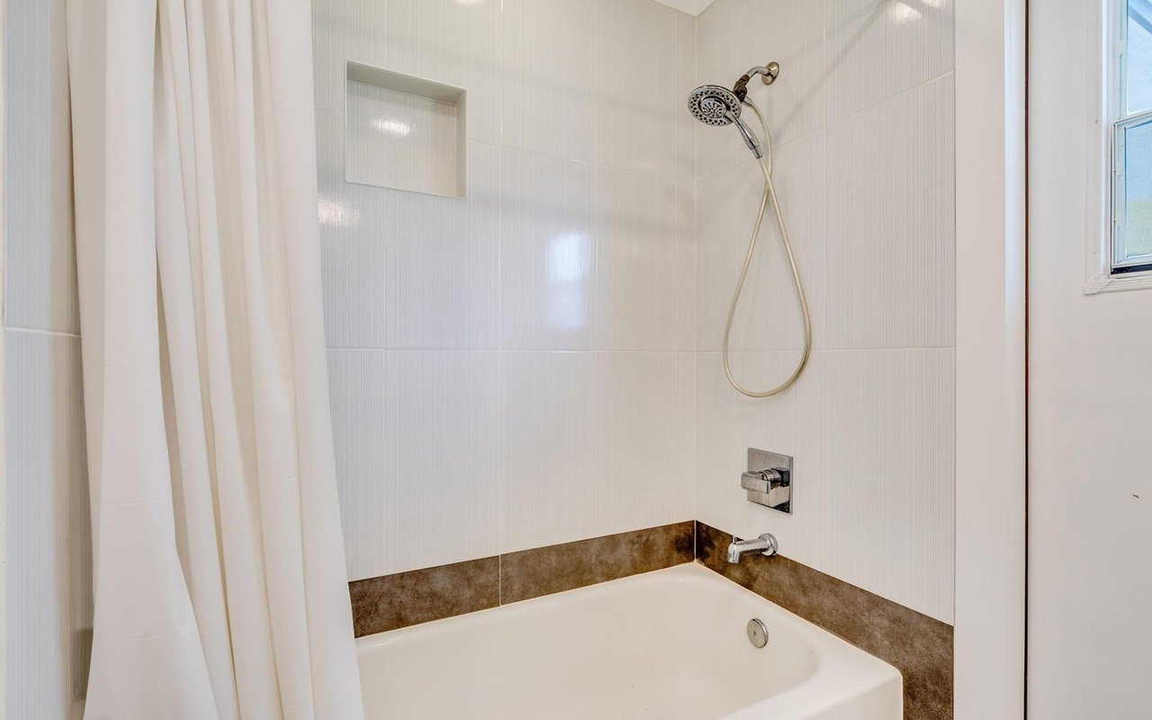 1216 Lake Breeze Dr