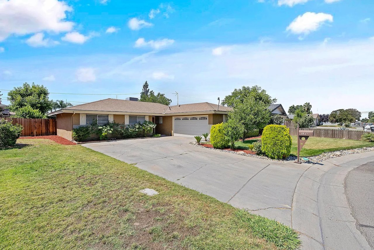 1207 W Cambridge Dr
