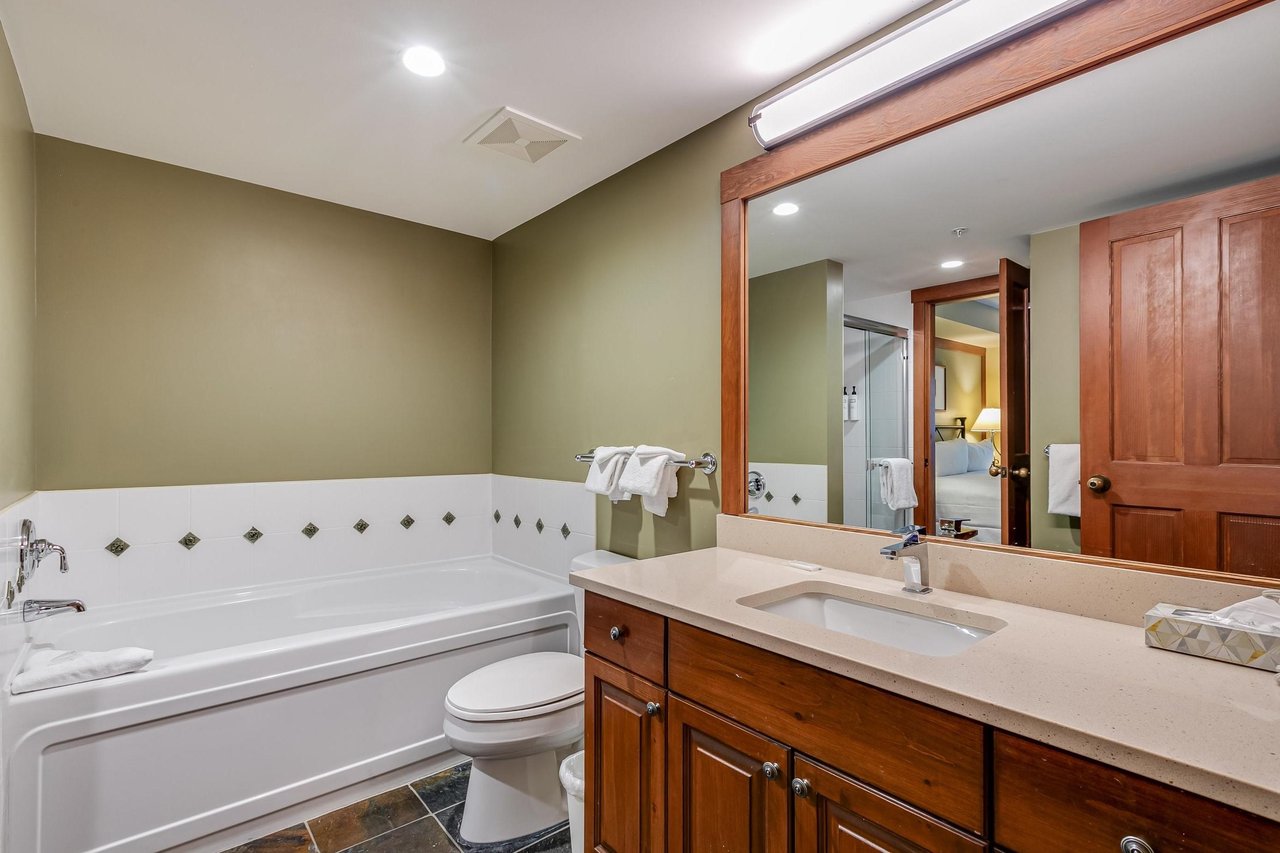 404 G4-4653 Blackcomb Wy