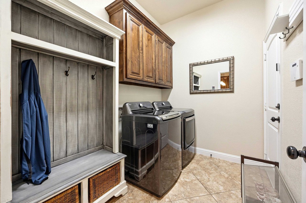 Beautifully Appointed Single-Story in Oak Creek: Modern Floors and Screened-In Patio Overlooking Green Space w/ NO Backyard Neighbor!