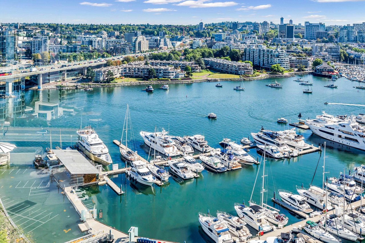 2207-1077 Marinaside Crescent, Vancouver