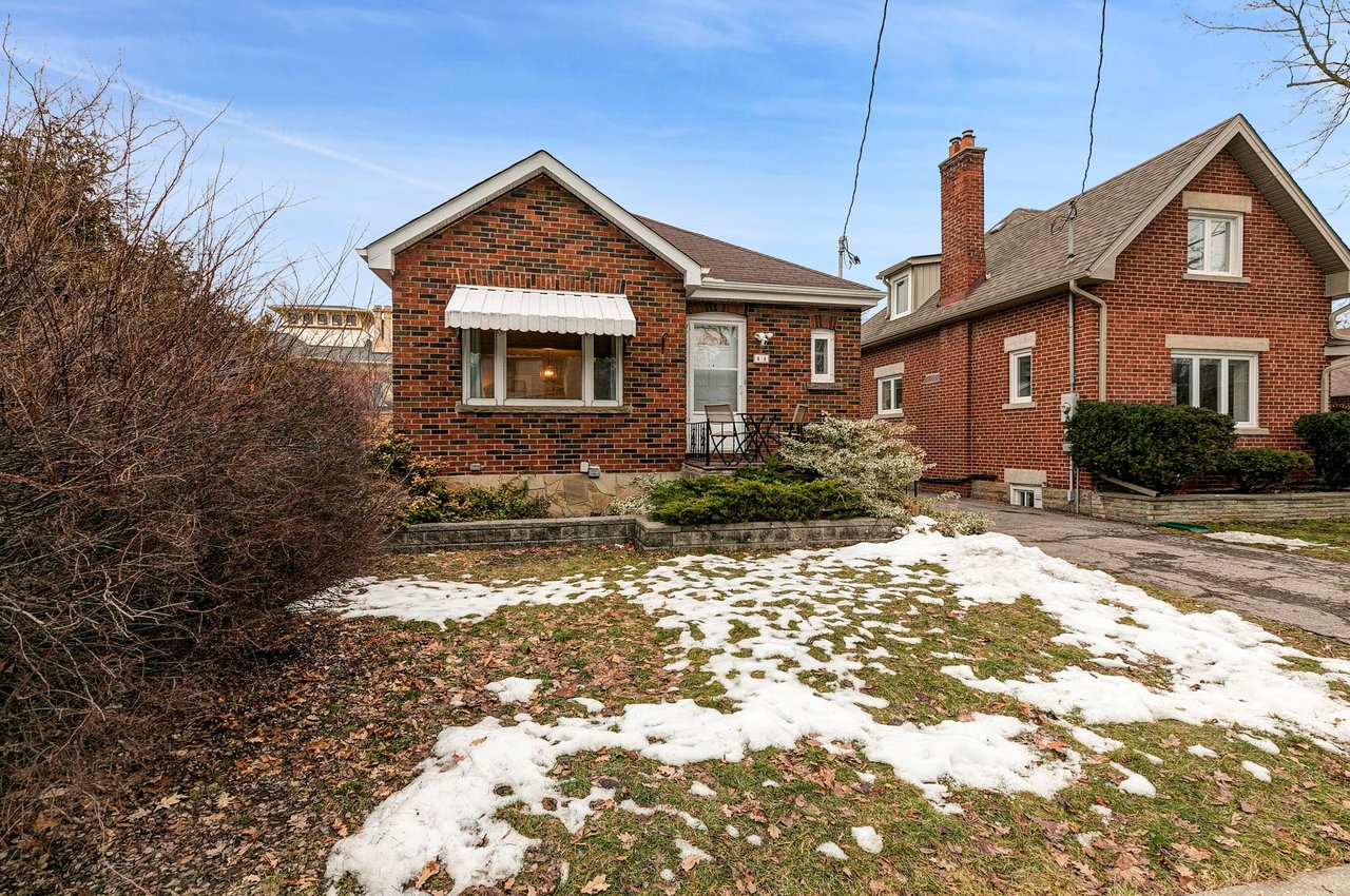 44 Elizabeth St S