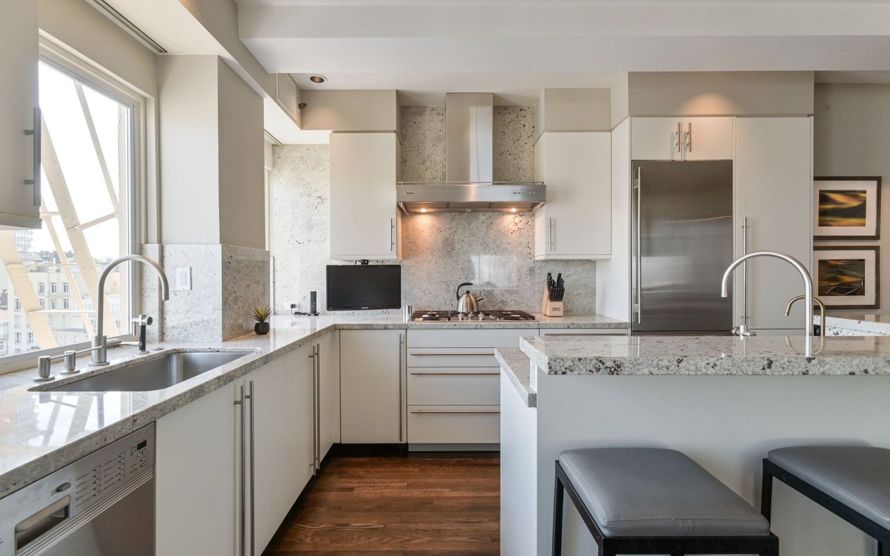  Prestigious Half Floor Apartment on Russian Hill