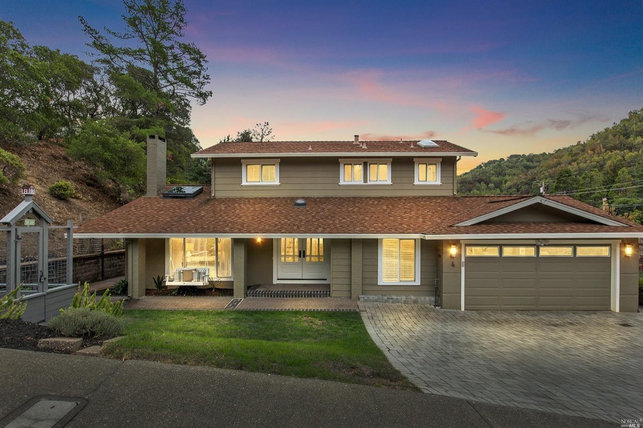 4 Hazelwood Ln
