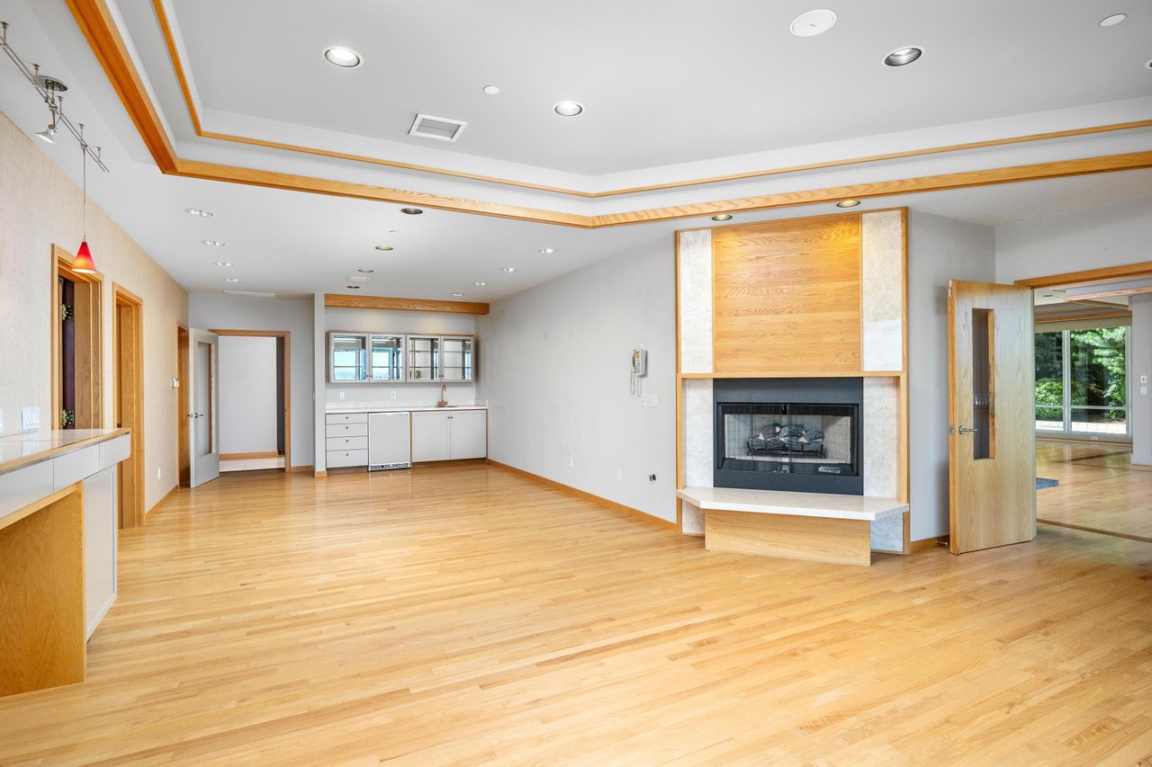 2020 SW MARKET STREET DR 101-103