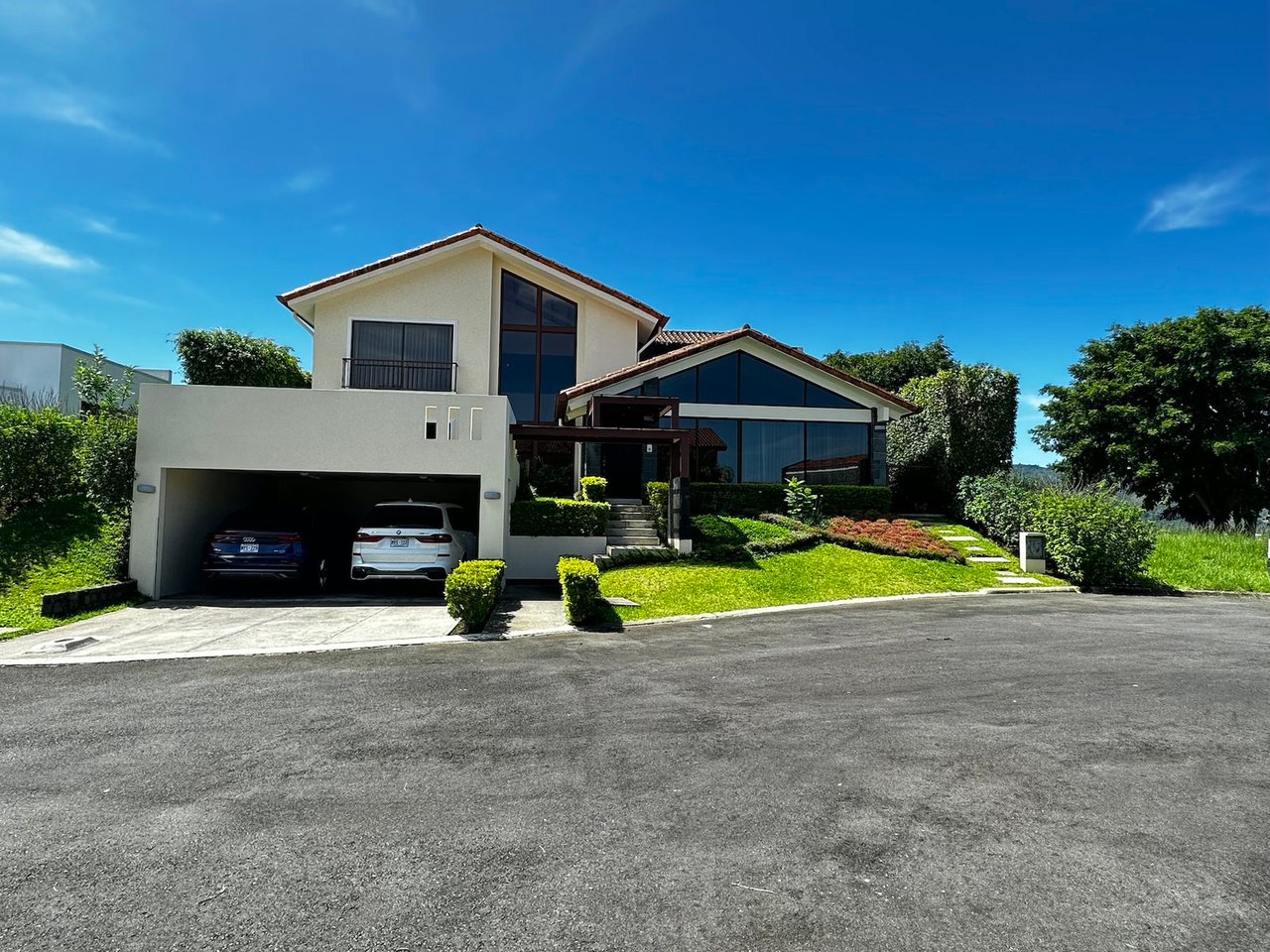 Contemporary Mountain View Home, Curridabat, San Jose