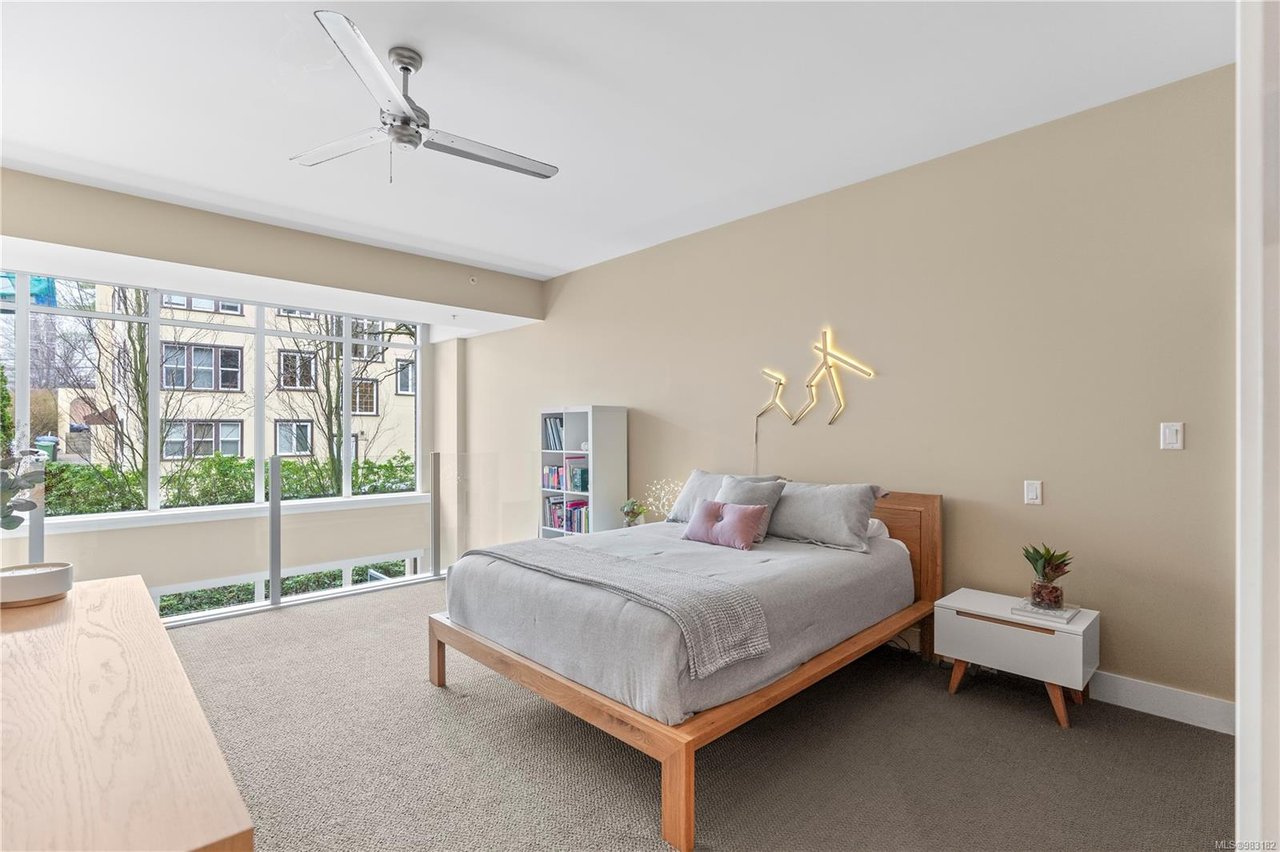 302-828 Rupert Terr, Victoria