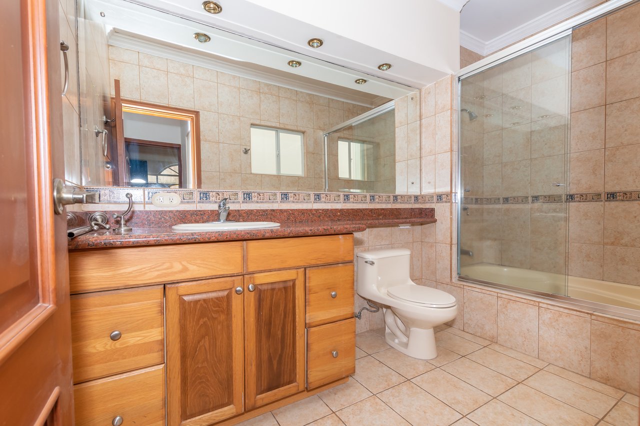 Colonial Gated Community Villa, Curridabat, San Jose