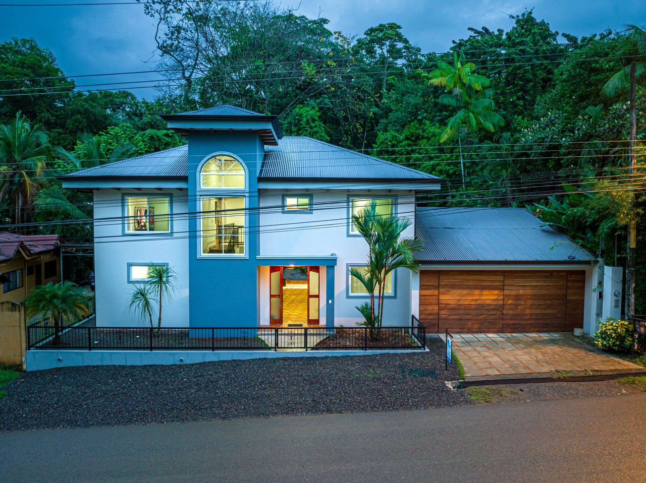 "Happy Daze" Home in Uvita 3 Bed, 3 bath & Pool