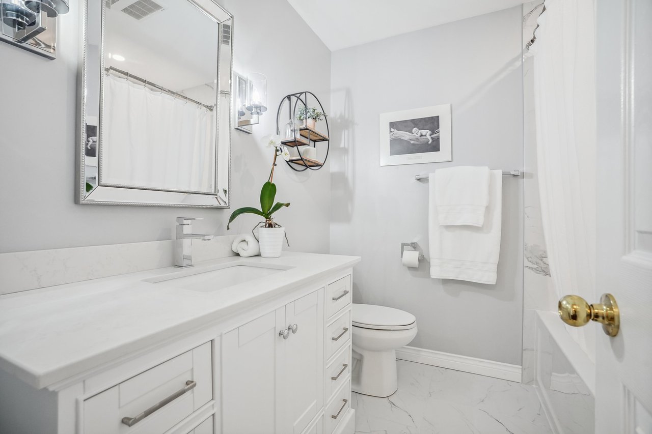 2-2360 Parkhaven Boulevard Unit: 2