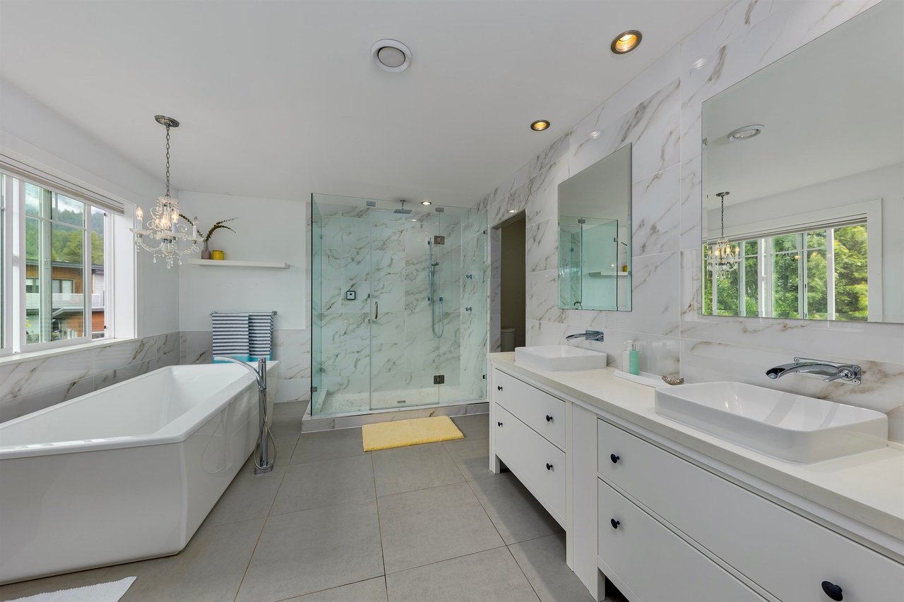1039 Jay Cres