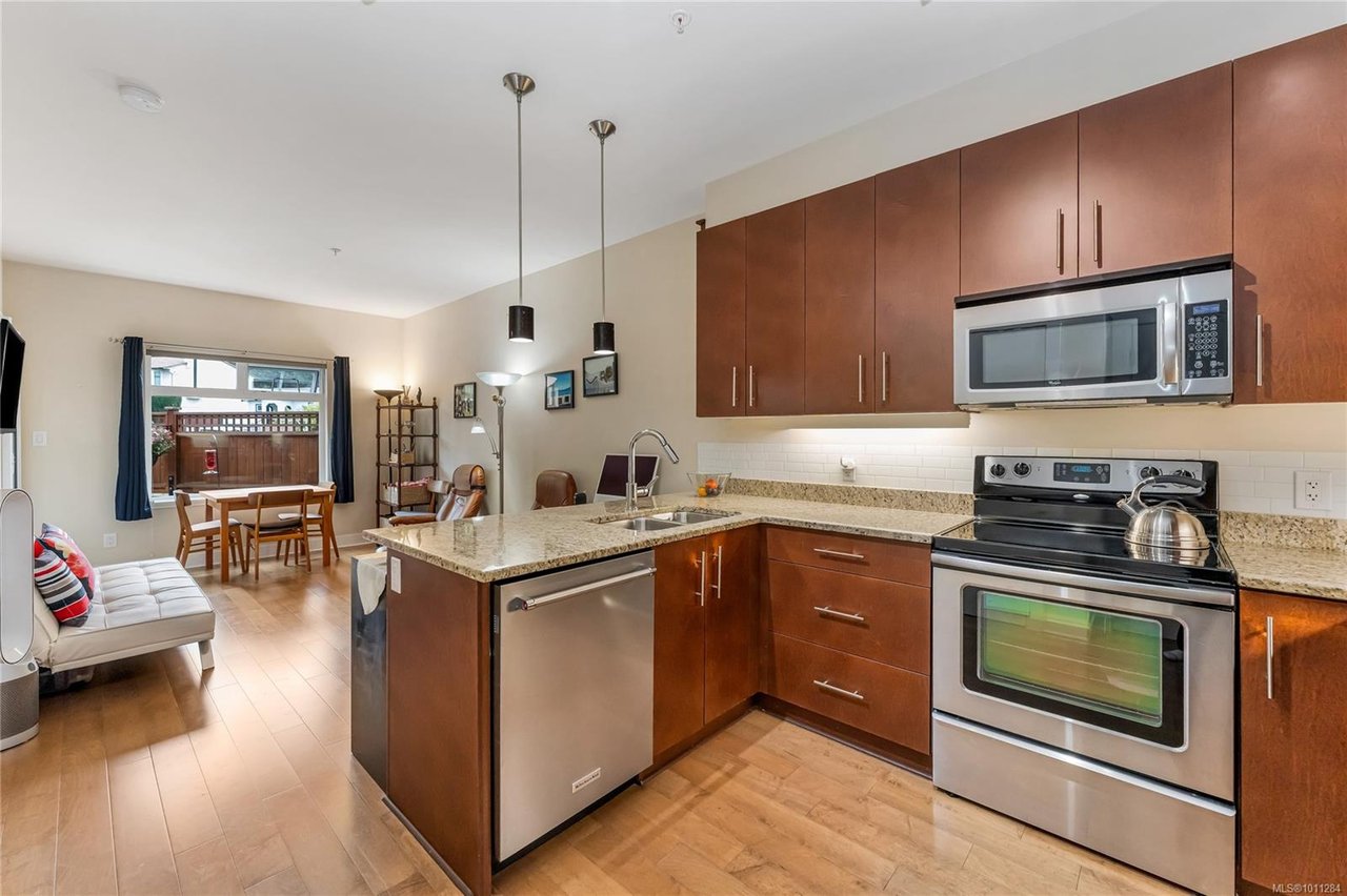 109-21 Conard St