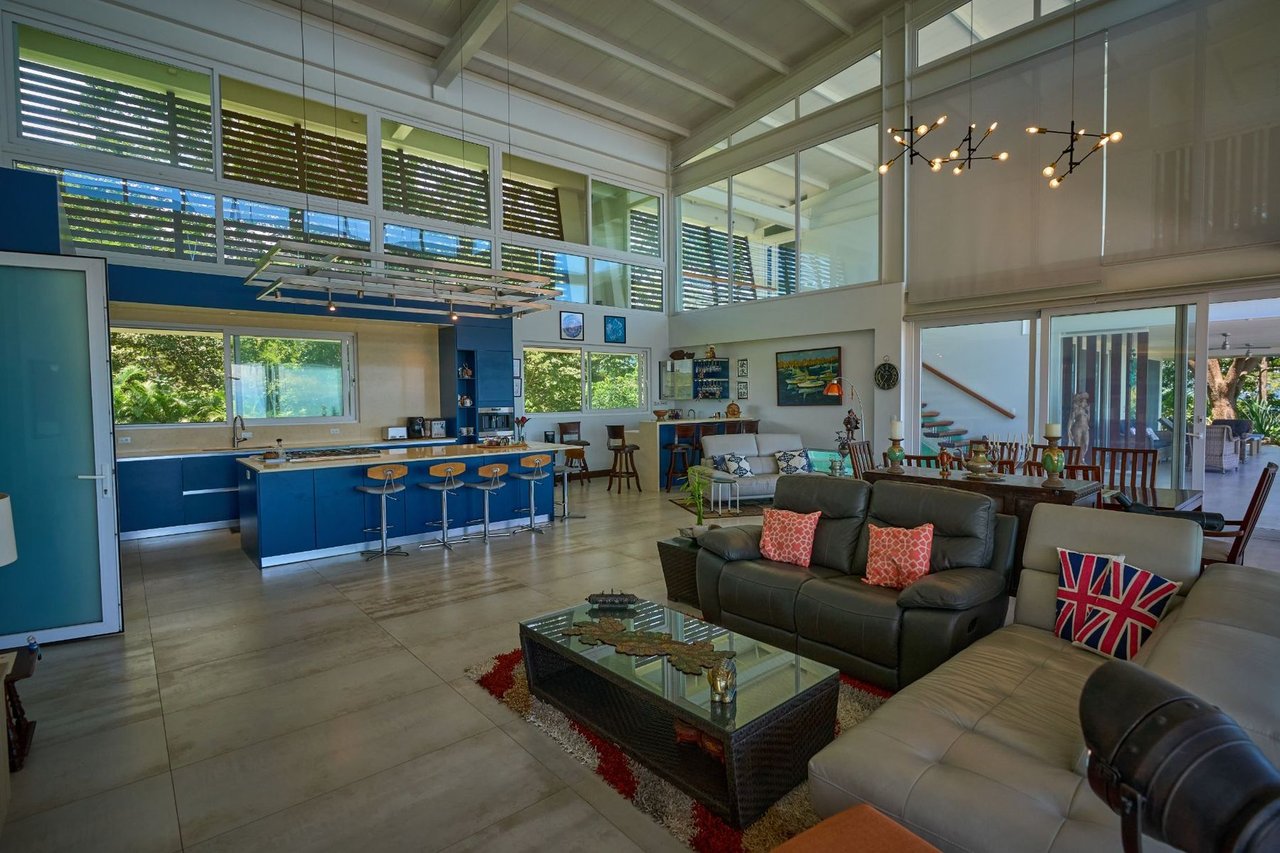 Hilltop Luxury Heliport Estate, Jaco, Puntarenas