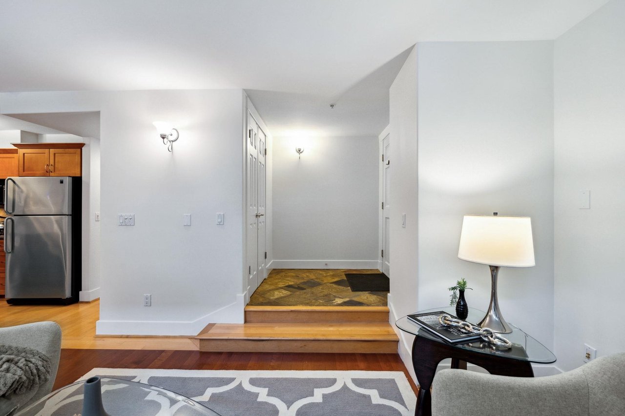 147 W 15th Ave