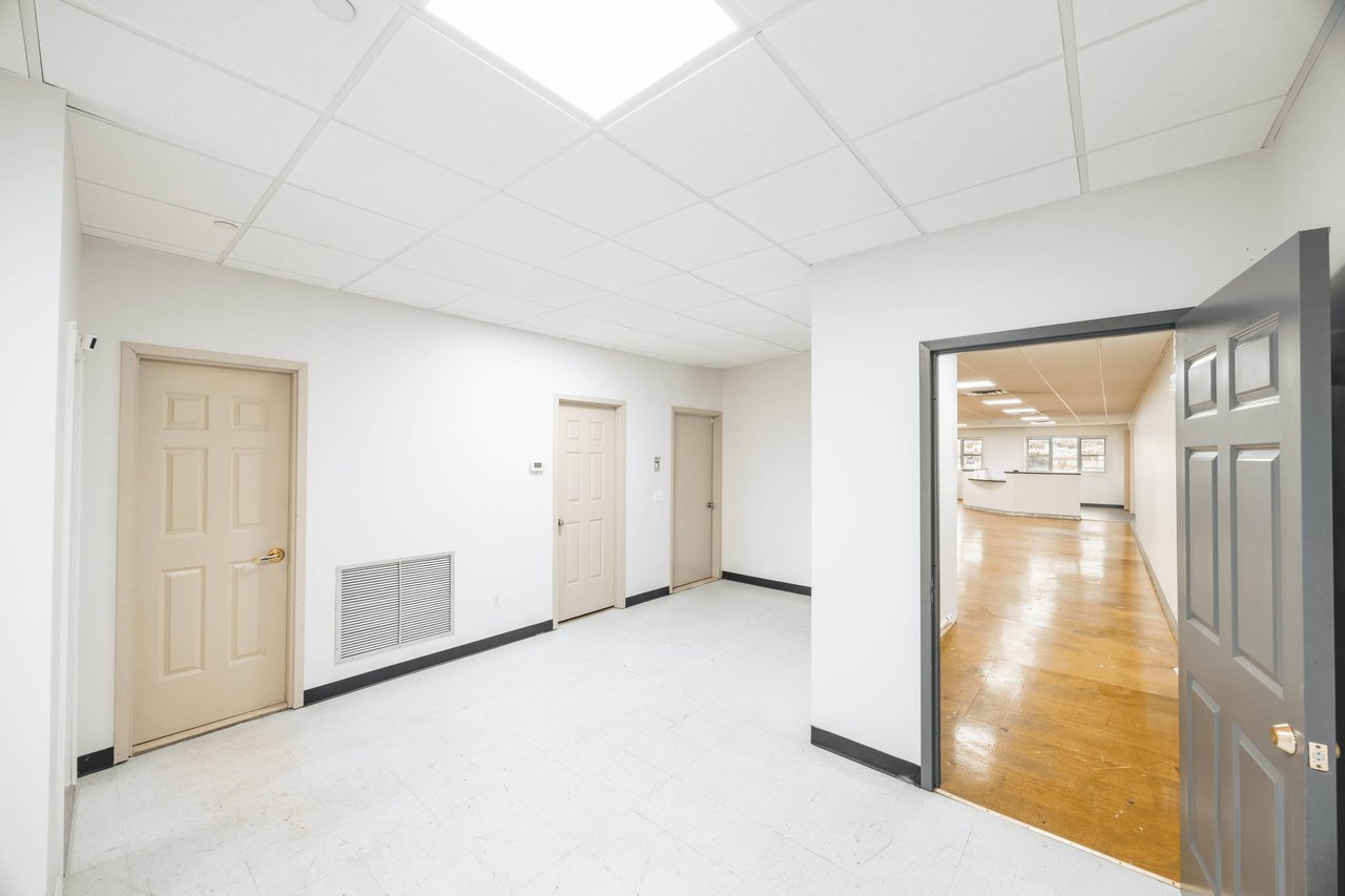 58 -48/46 59th - Office