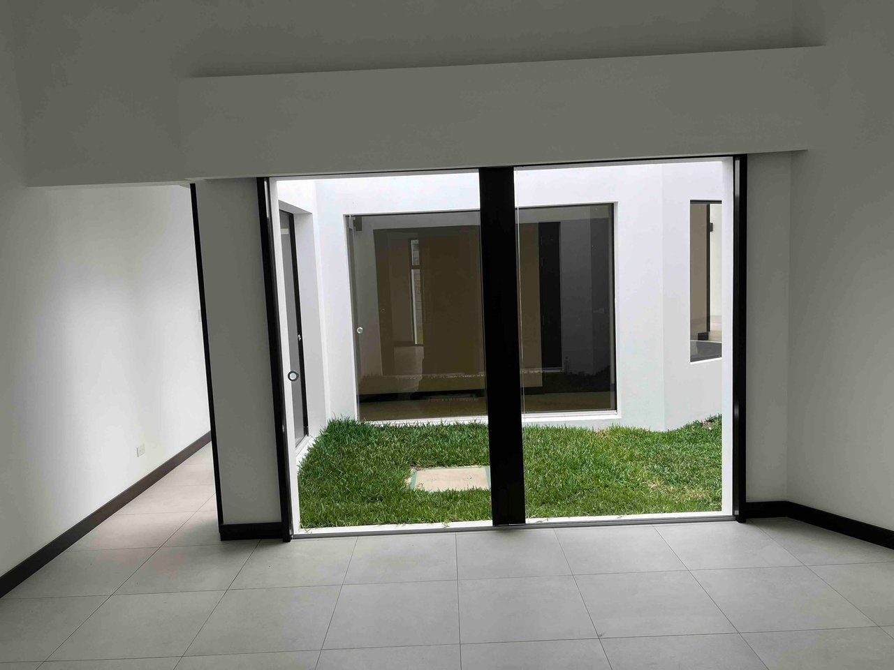Minimalist Inner Patio Home, Curridabat, San Jose