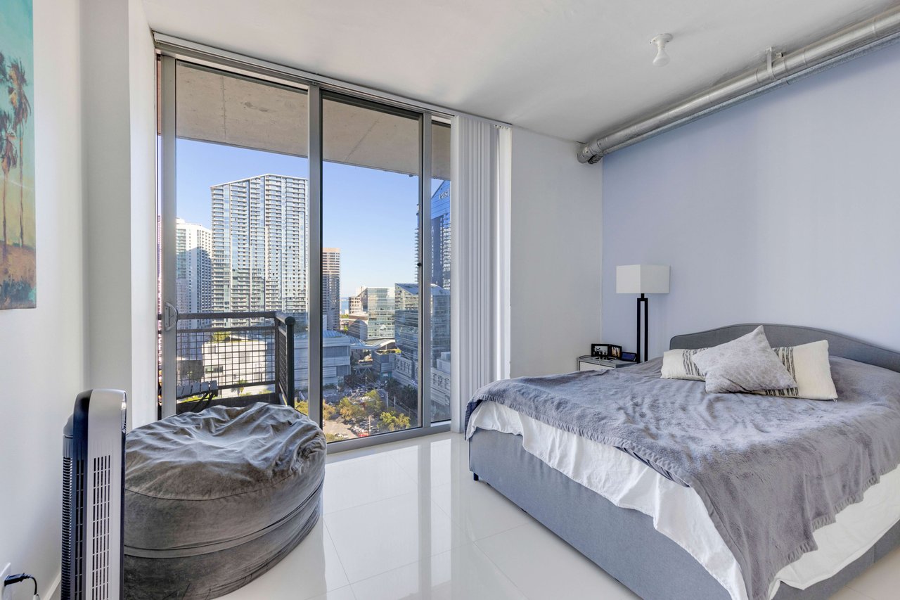 690 SW 1Ct #2308 Miami FL-33130