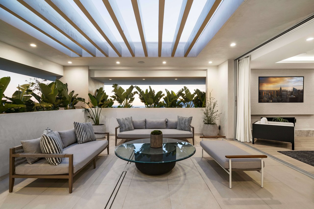 The Apex HH | 7115 Macapa Drive