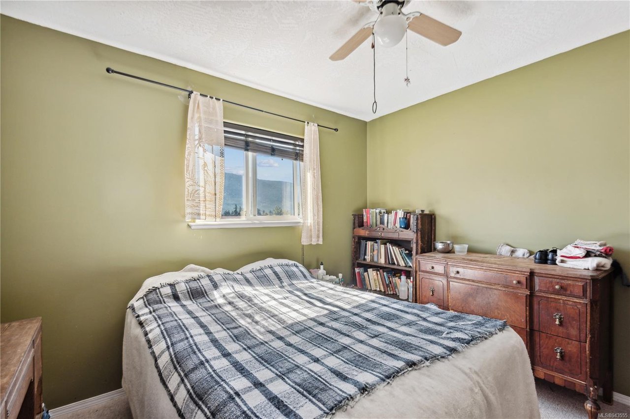305 Lake Park Rd, Lake Cowichan