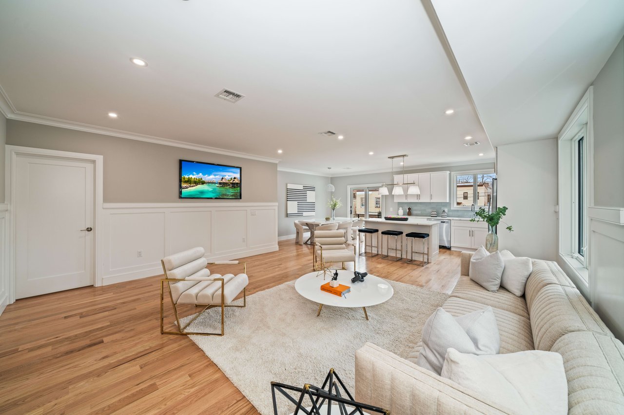 313 8th Street 1