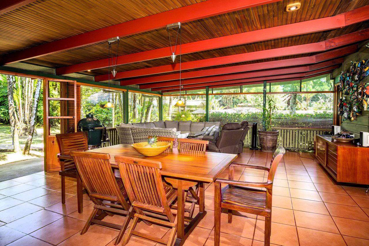 A MONEY MAKER! Location, home, guest cabins, with a SUCCE$$FUL exclusive distribution agency!