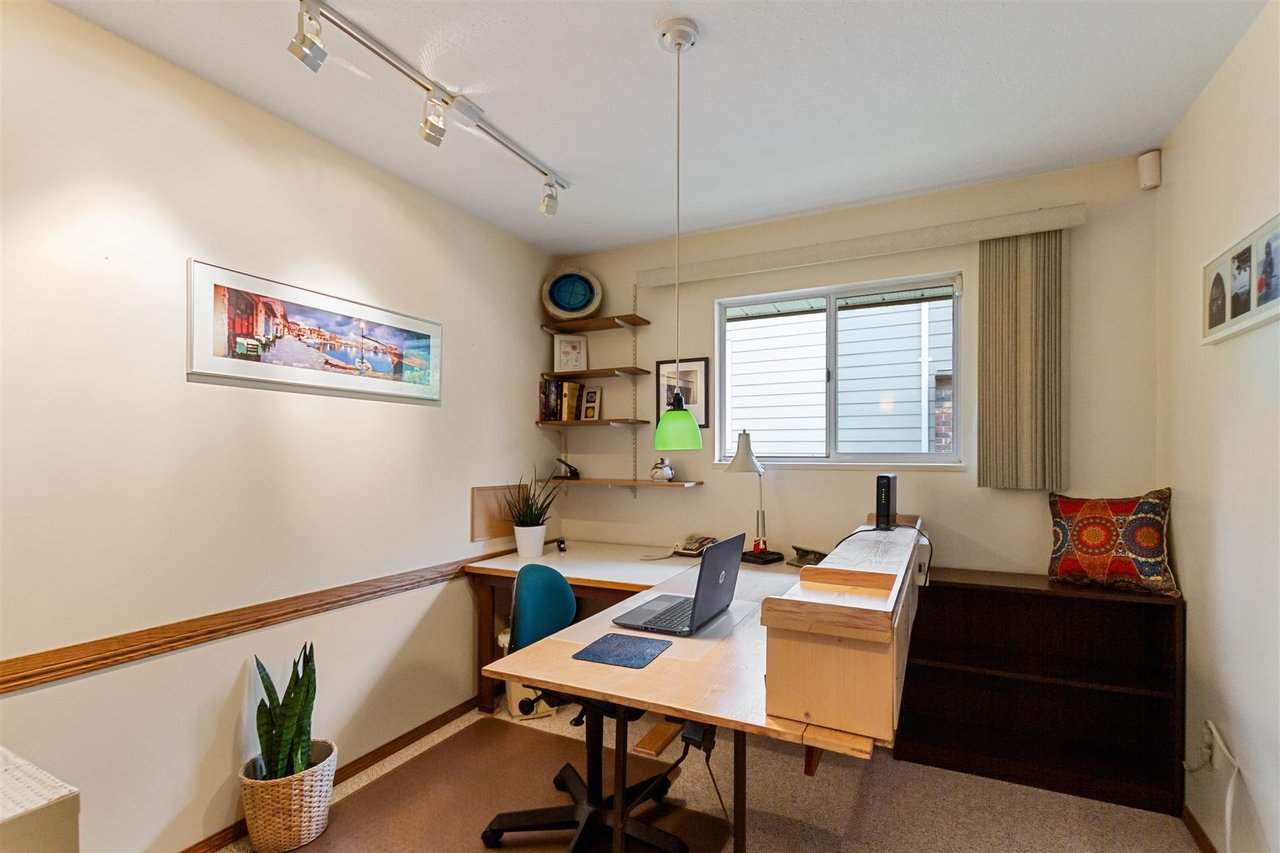 15 Ravine Dr