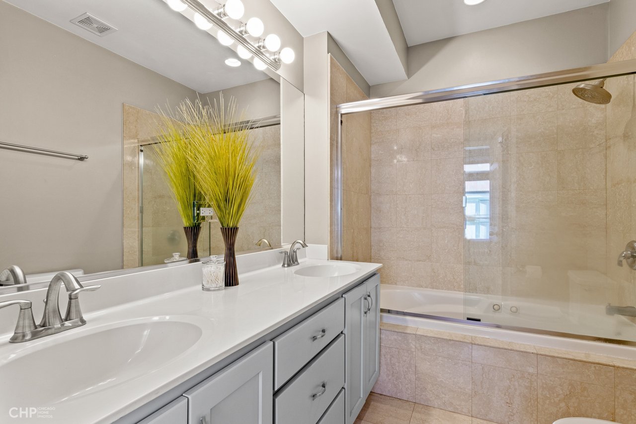 Lincoln Park Townhome: 2770 N. Wolcott, #H 