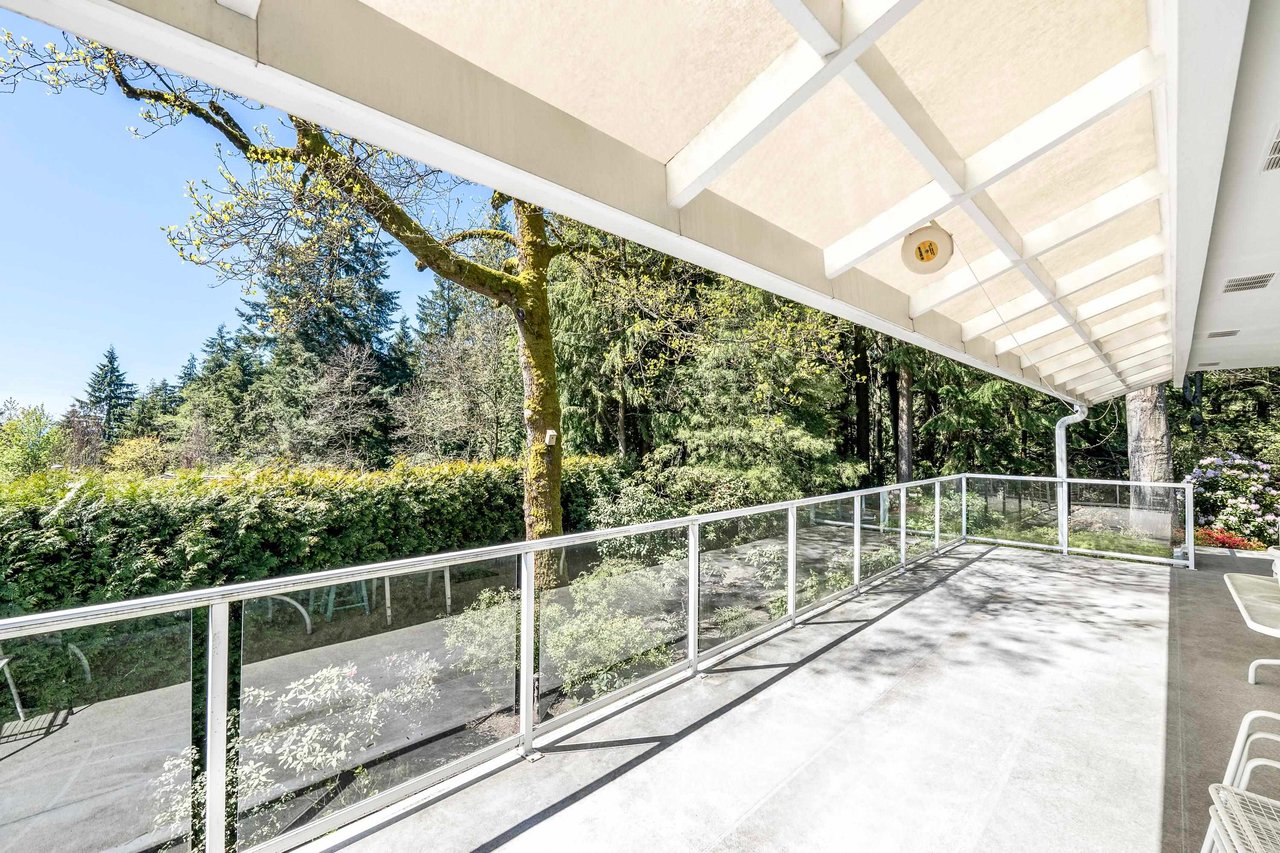 580 Granada Cres