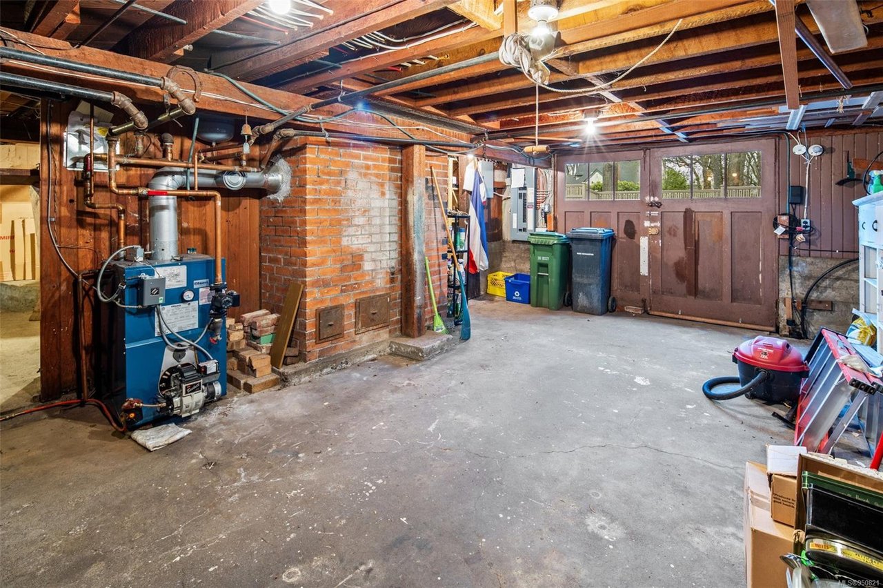 1857 Beach Dr