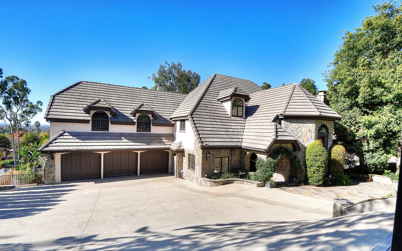 1802 Skyline Dr