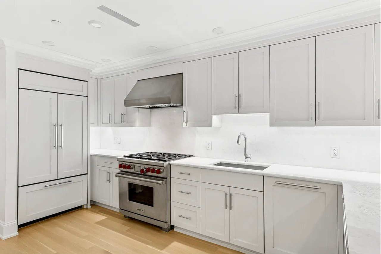 184 East 64th Street, Apt M